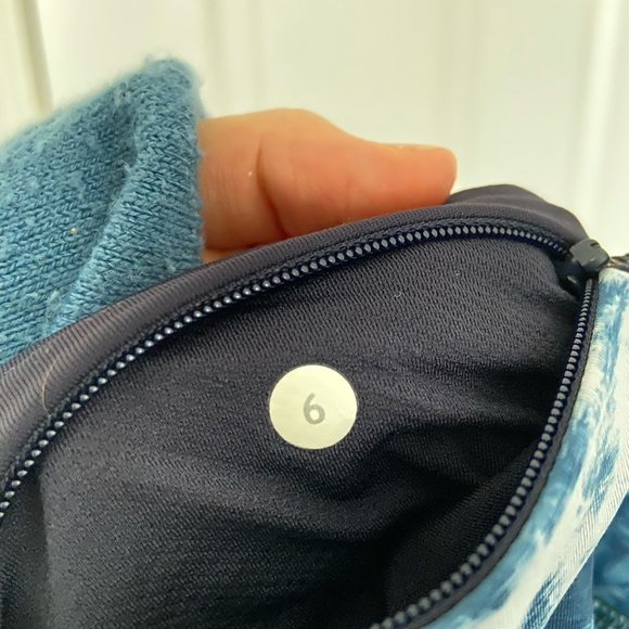 Blue tie dye Lululemon Leggings Size 6 - Picture 3 of 4